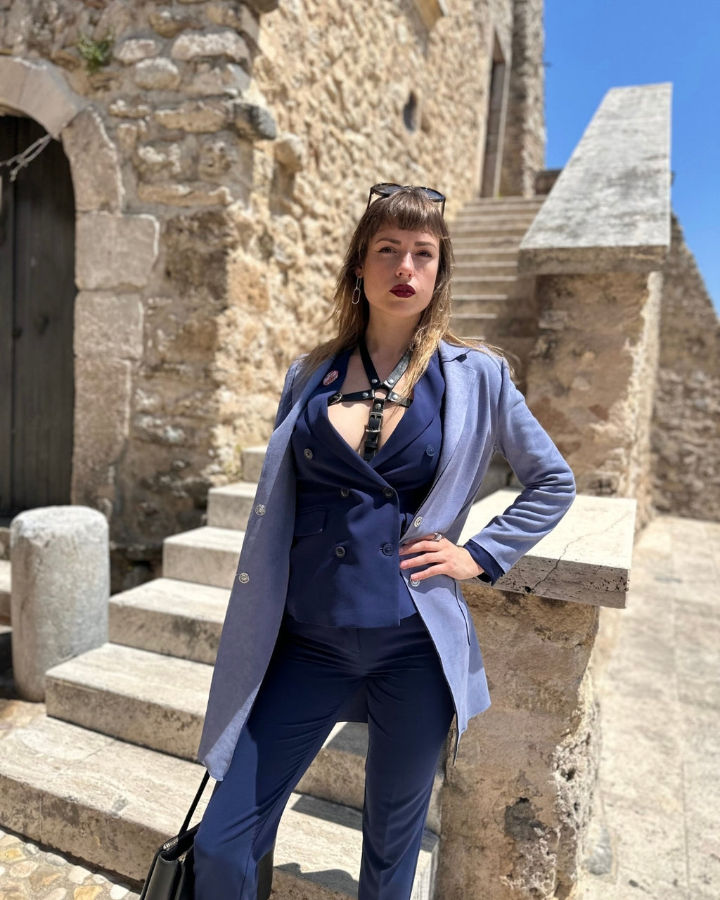 Edles Lederaccessoire im Nero-Stil – kombiniert mit modernem Business-Outfit