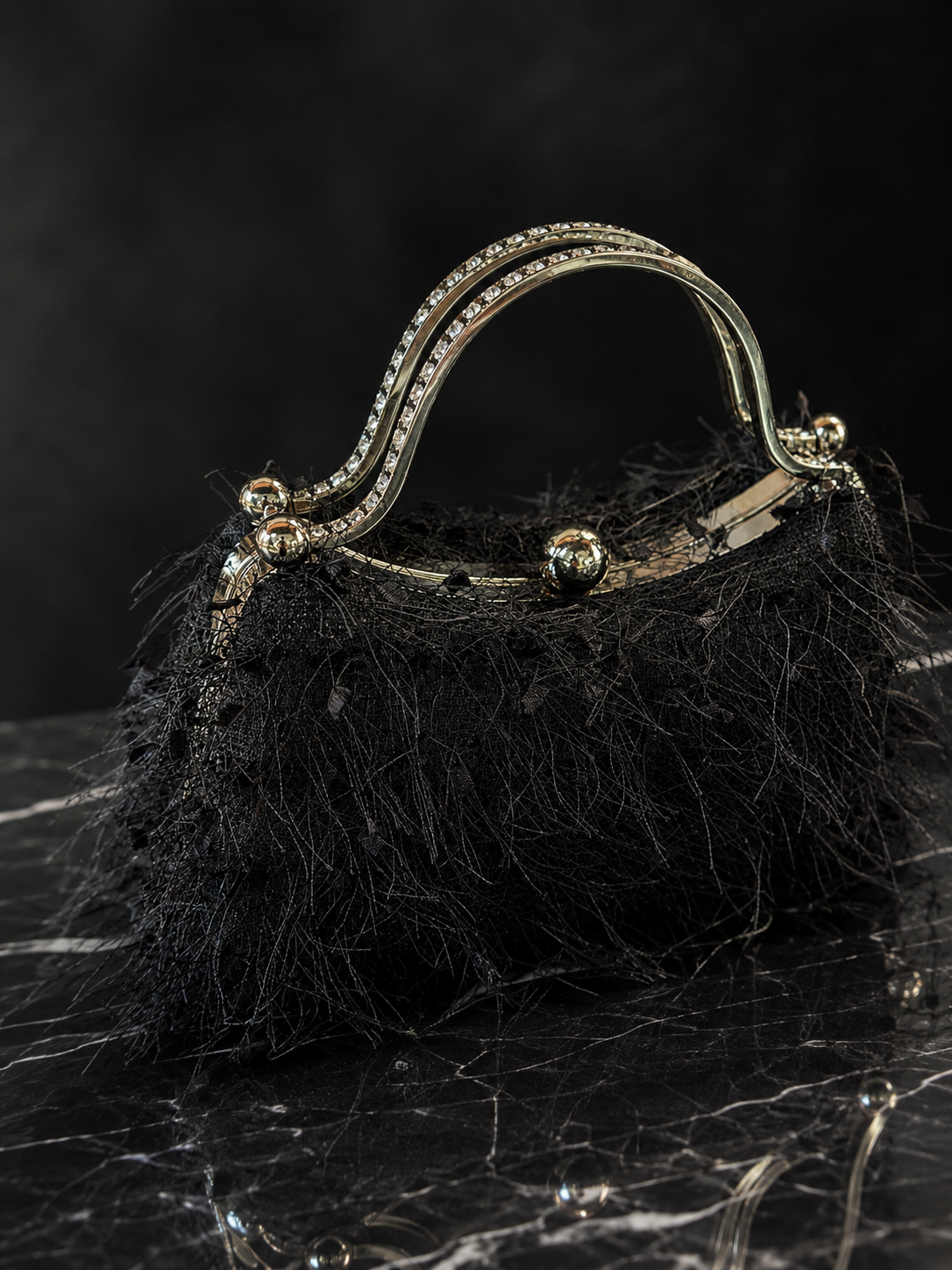 BlackWhisper – Schwarze Handtasche mit Strassbügel