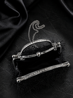 BlackWhisper – Schwarze Handtasche mit Strassbügel