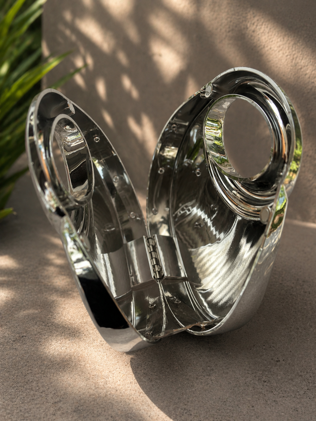 SilverMoon – Silberne Metallic Handtasche