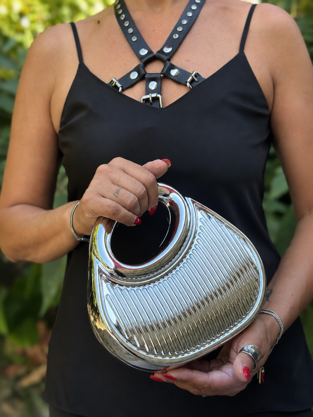 SilverMoon – Silberne Metallic Handtasche