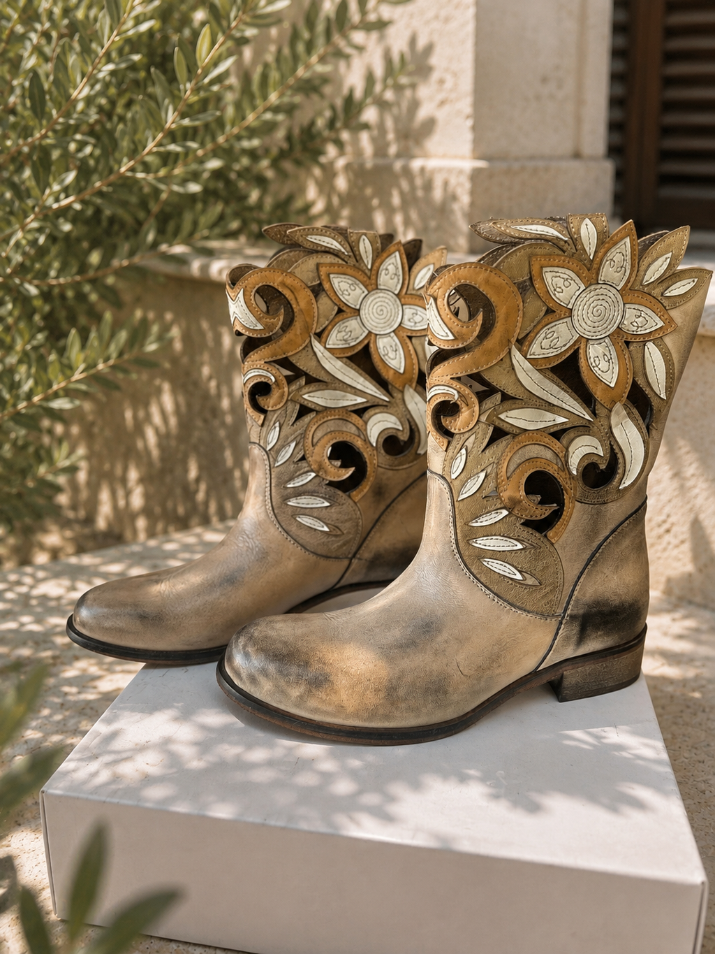 DesertBloom – Cowboy-Stiefeletten aus echtem Leder mit floralen Cut-outs